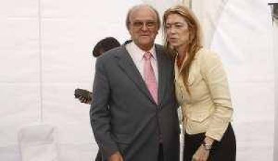 DE MENDIGUREN  VISIT� SAN JUAN ACOMPA�ANDO A LA MINISTRA DE INDUSTRIA
