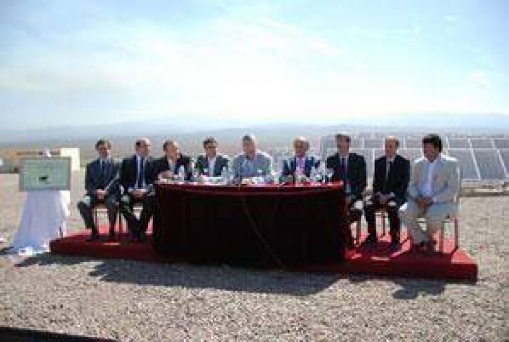 Impulsan la f�brica de paneles solares