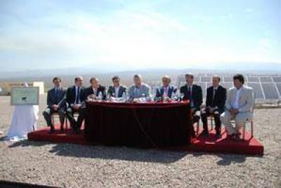 Impulsan la f�brica de paneles solares