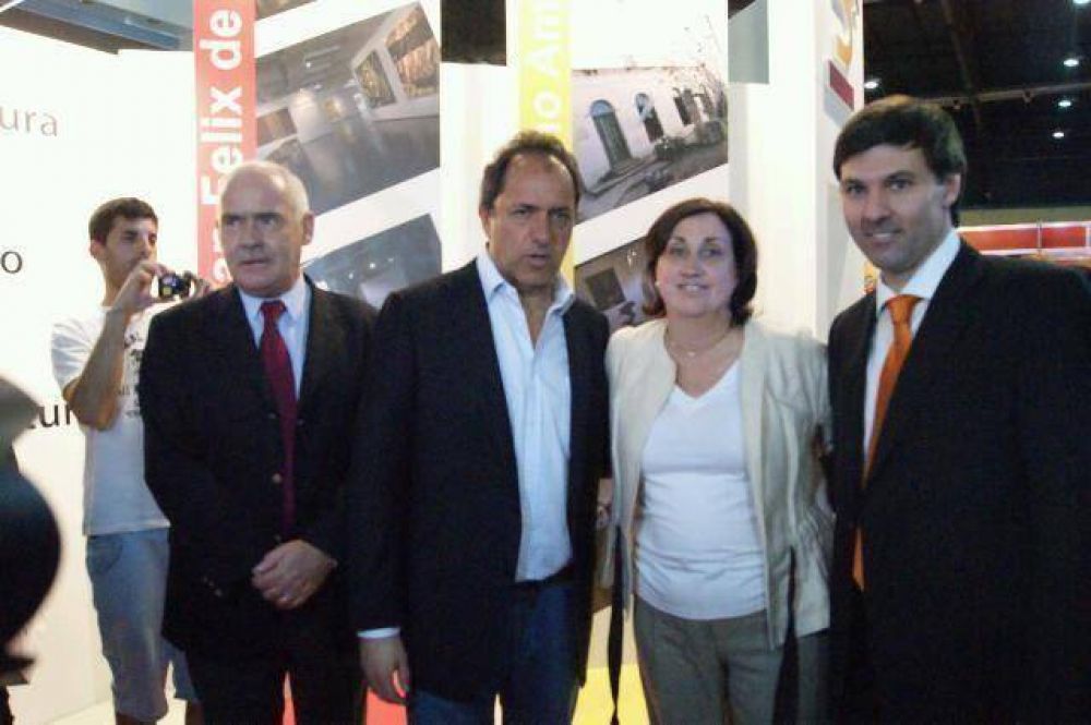 LUJ�N - LA INTENDENTA JUNTO AL GOBERNADOR SCIOLI Y EL MINISTRO DE TURISMO EN LA APERTURA DE FEBATUR 2011