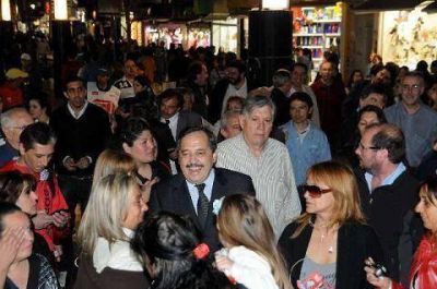 ALFONSIN EN LANUS: �VAMOS MEJORAR LOS VOTOS QUE SACAMOS EL 14 DE AGOSTO�
