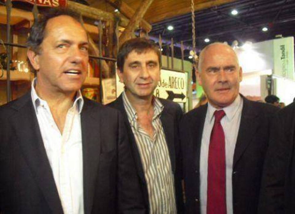 Antedom�nico junto a Scioli en la Febatur