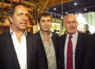 Antedom�nico junto a Scioli en la Febatur