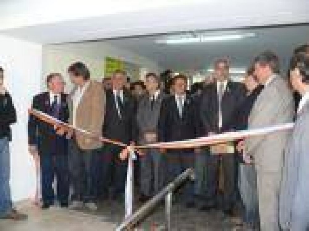 El Hospital Espa�ol inaugur� obras en el servicio de Guardia