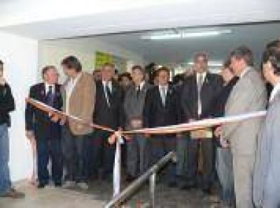 El Hospital Espa�ol inaugur� obras en el servicio de Guardia