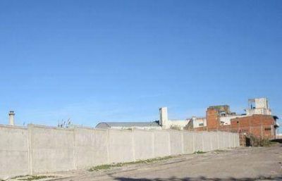 El Concejo tratar�a el caso del muro que cerca lo que iba a ser la Plaza del Obrero del Pescado