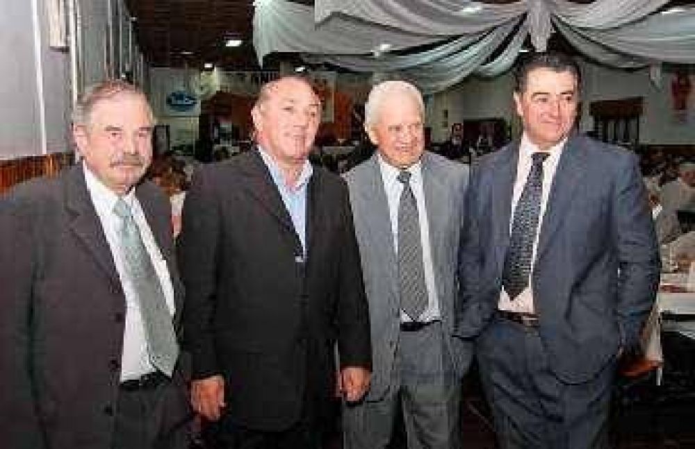 El intendente en la cena anual del Centro de Almaceneros