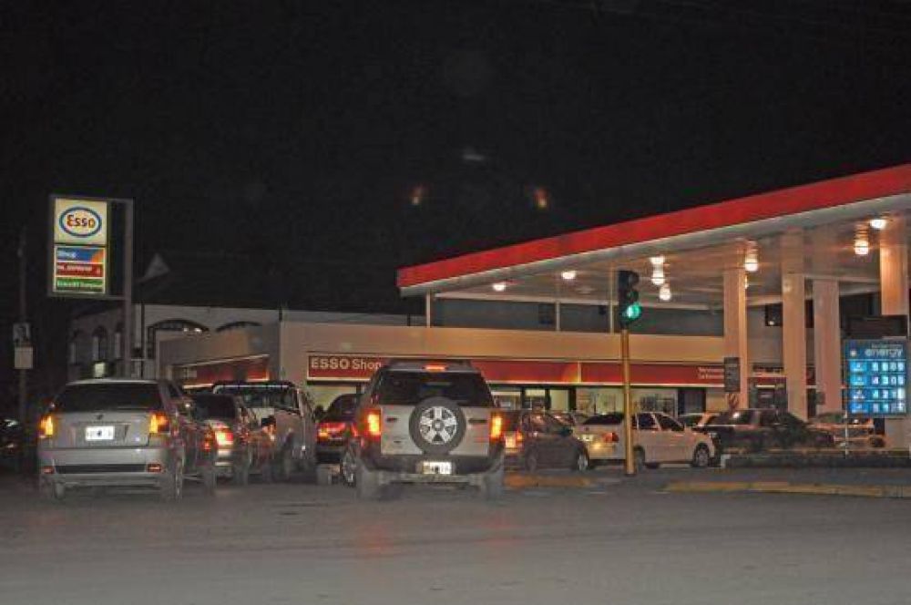 Volvi� a escasear el combustible