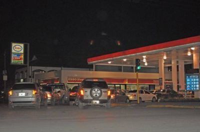 Volvi� a escasear el combustible