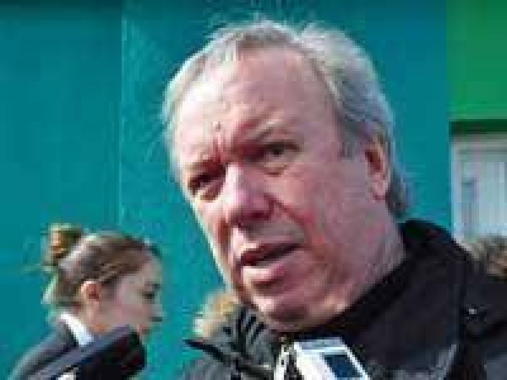 Peralta: �Vestimos un santo para desvestir otro�