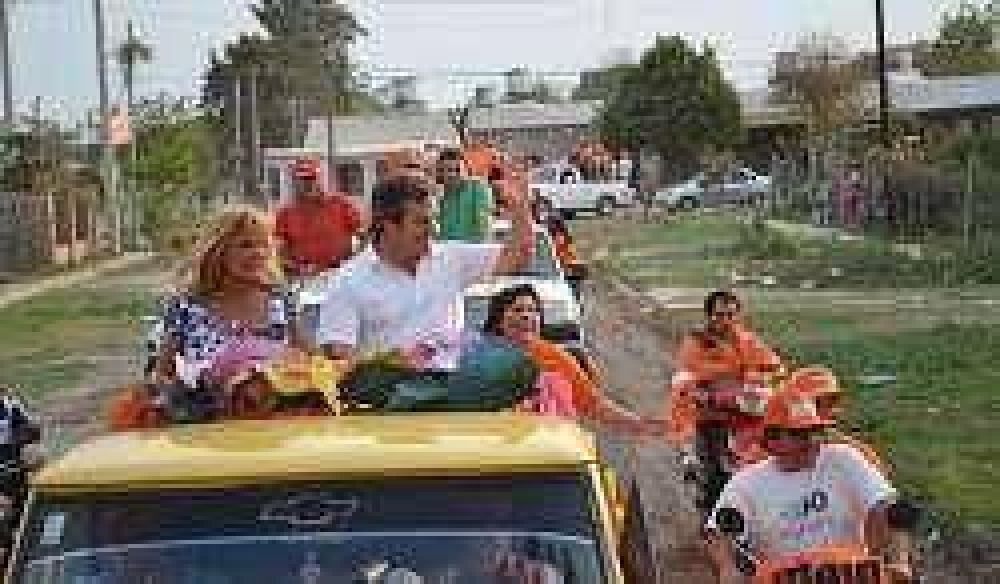 La �caravana naranja� de A�da Ayala recorri� la zona sur 