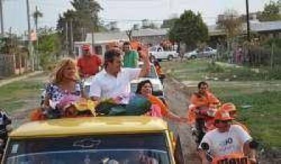 La �caravana naranja� de A�da Ayala recorri� la zona sur 