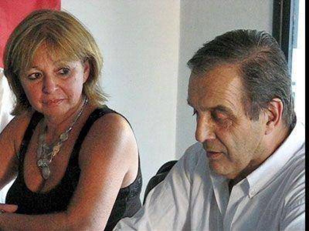  BROWN | PARA ENTIDADES DE BIEN P�BLICO    Villaverde encabez� una entrega de subsidios en Calzada