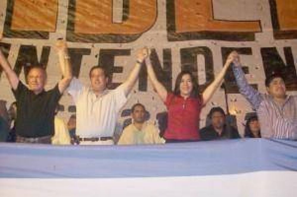 El FPJ present� a Iber Ibarra como candidato a intendente