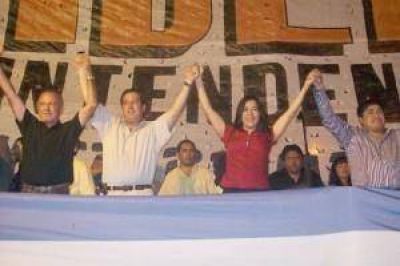 El FPJ present� a Iber Ibarra como candidato a intendente