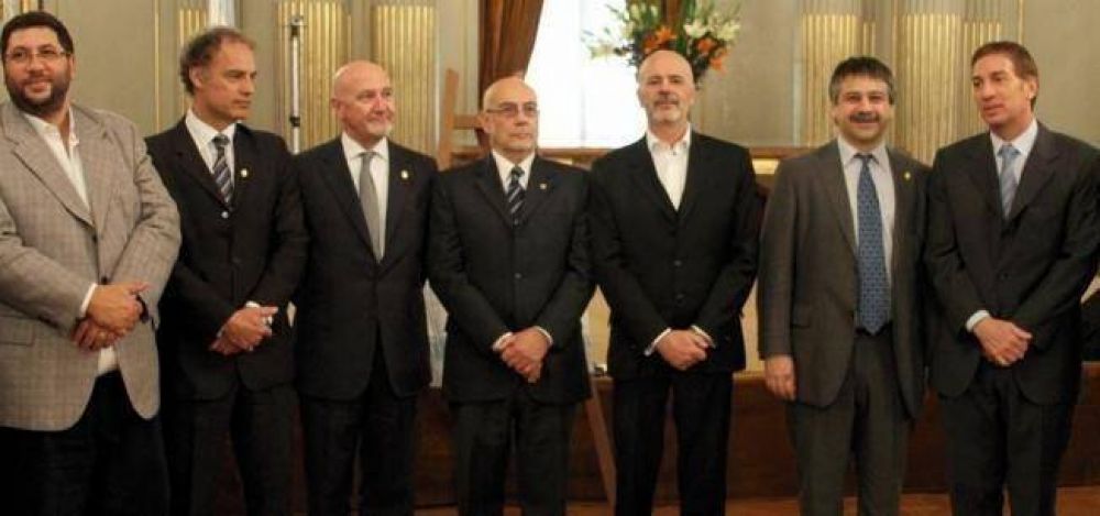 Bronca con Macri por su faltazo al aniversario de la Legislatura