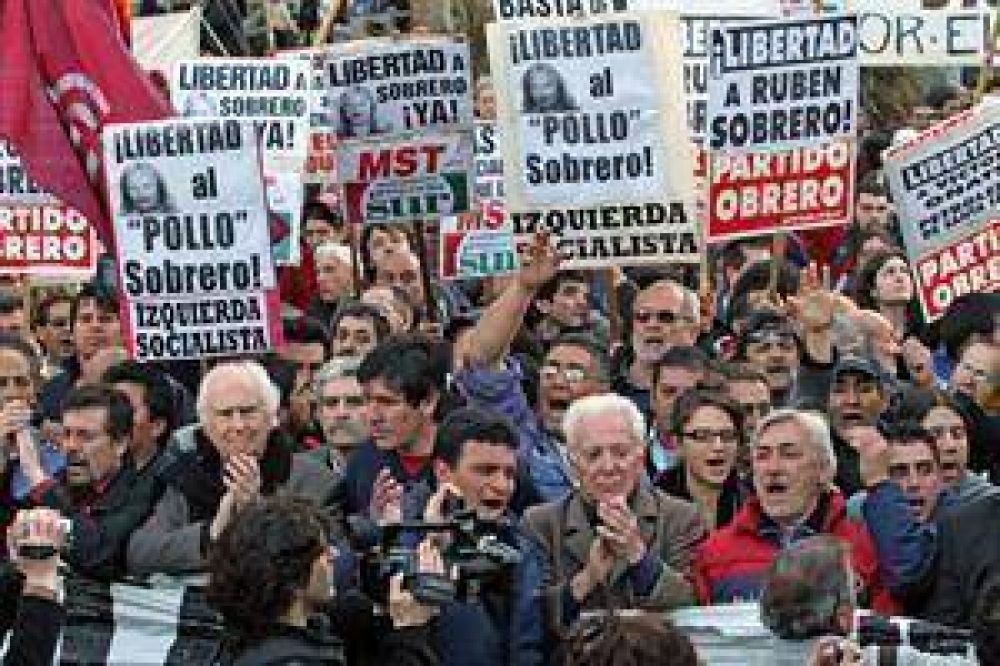 La izquierda amenaz� con un paro ferroviario si no liberan al gremialista
