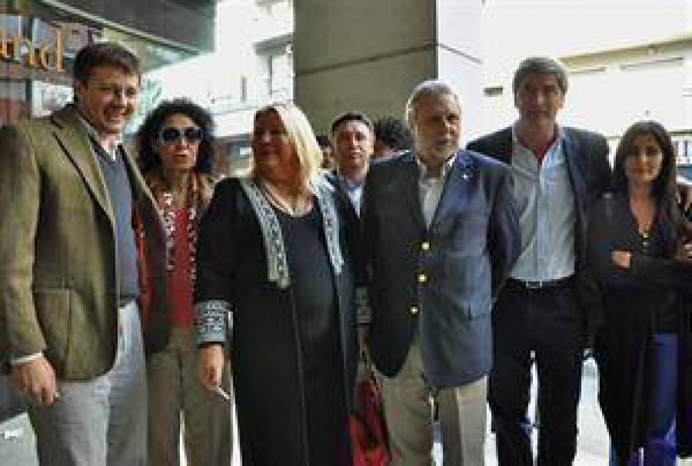 Carri� advirti� que el Gobierno buscar� la reelecci�n indefinida