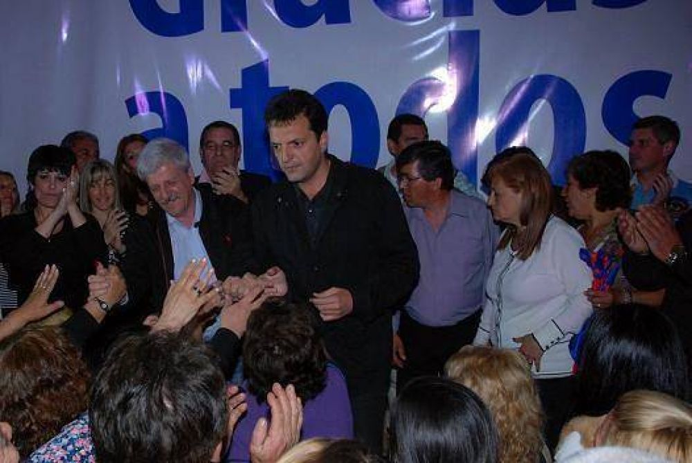 Andreotti junto a Massa agasaj� a fiscales y pidi� "votar por el futuro"