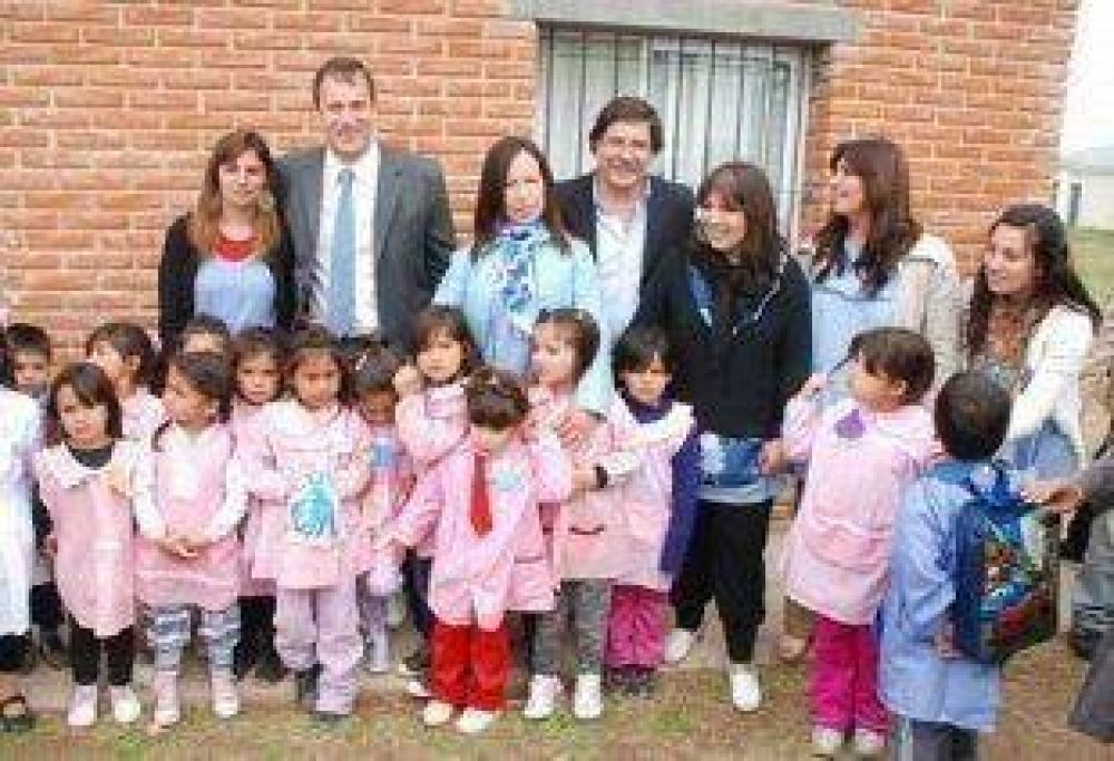 Anghileri y Sileoni inauguraron edificios escolares