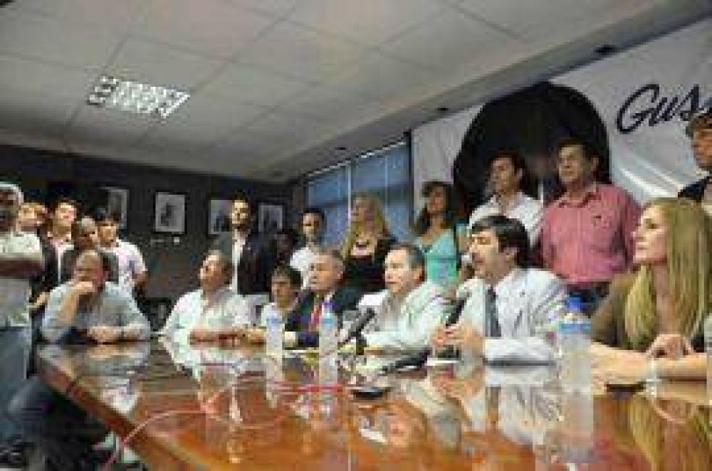 Mart�nez present� propuesta ante el Ne-Par y la Alianza