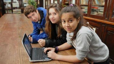 Entregaron 859 netbooks en la Escuela Del Centenario