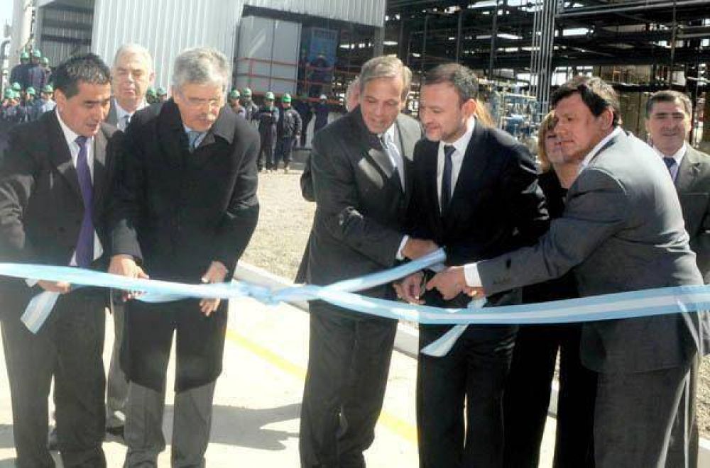 Sapag y Cristina inauguraron nueva refiner�a 