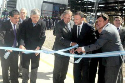 Sapag y Cristina inauguraron nueva refiner�a 