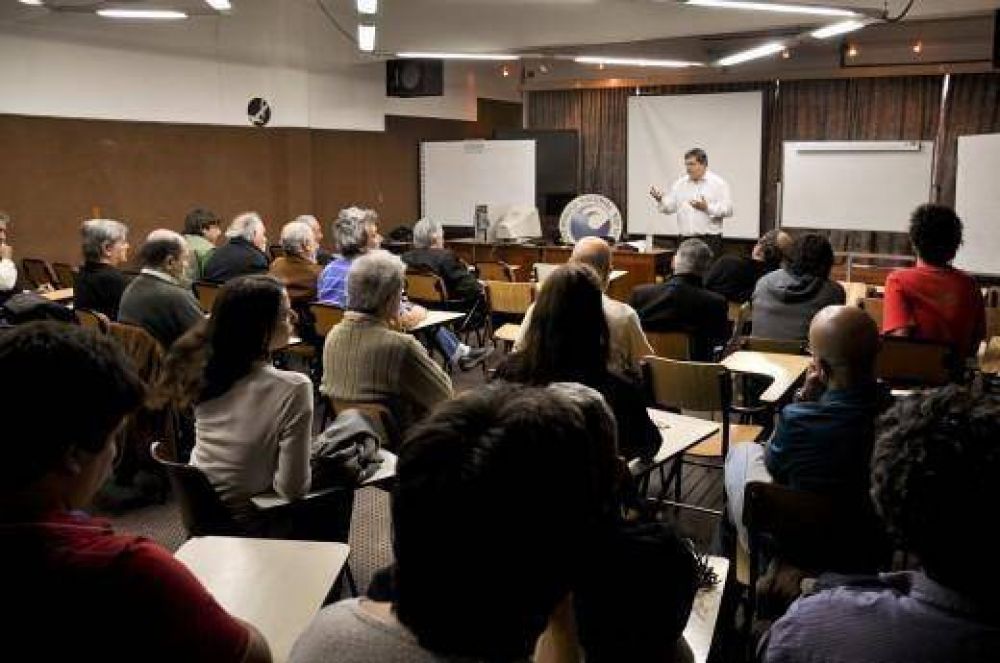 Cheppi disert� ante especialistas en la Facultad de Ingenier�a