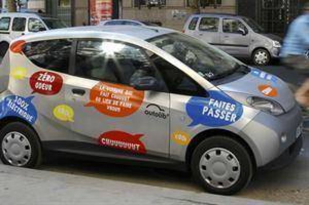 Tras las bicicletas p�blicas, Par�s lanza los autos el�ctricos
