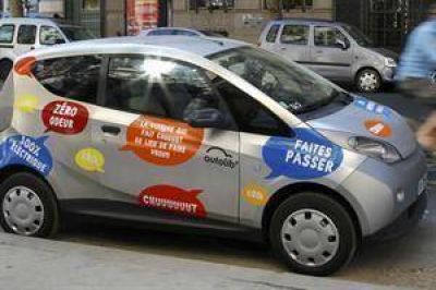 Tras las bicicletas p�blicas, Par�s lanza los autos el�ctricos