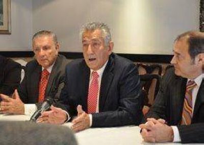 Alberto le respondi� a Duhalde y defendi� acuerdo con De Narv�ez