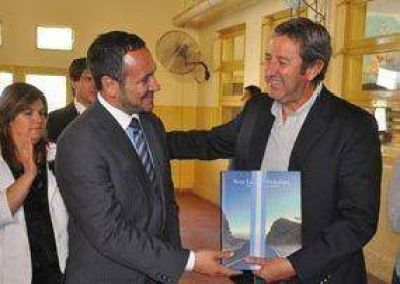 El Vicepresidente visit� una escuela de Candelaria