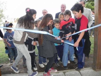 Agustoni: El gobierno inaugur� viviendas, y sal�n de uso m�ltiples