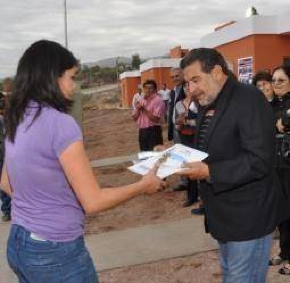 Beder dice que su gesti�n ya otorg� 14 mil soluciones habitacionales
