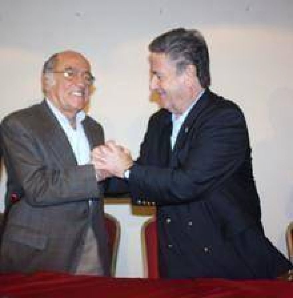 Duhalde llega a Corrientes para apoyar a su amigo Pocho