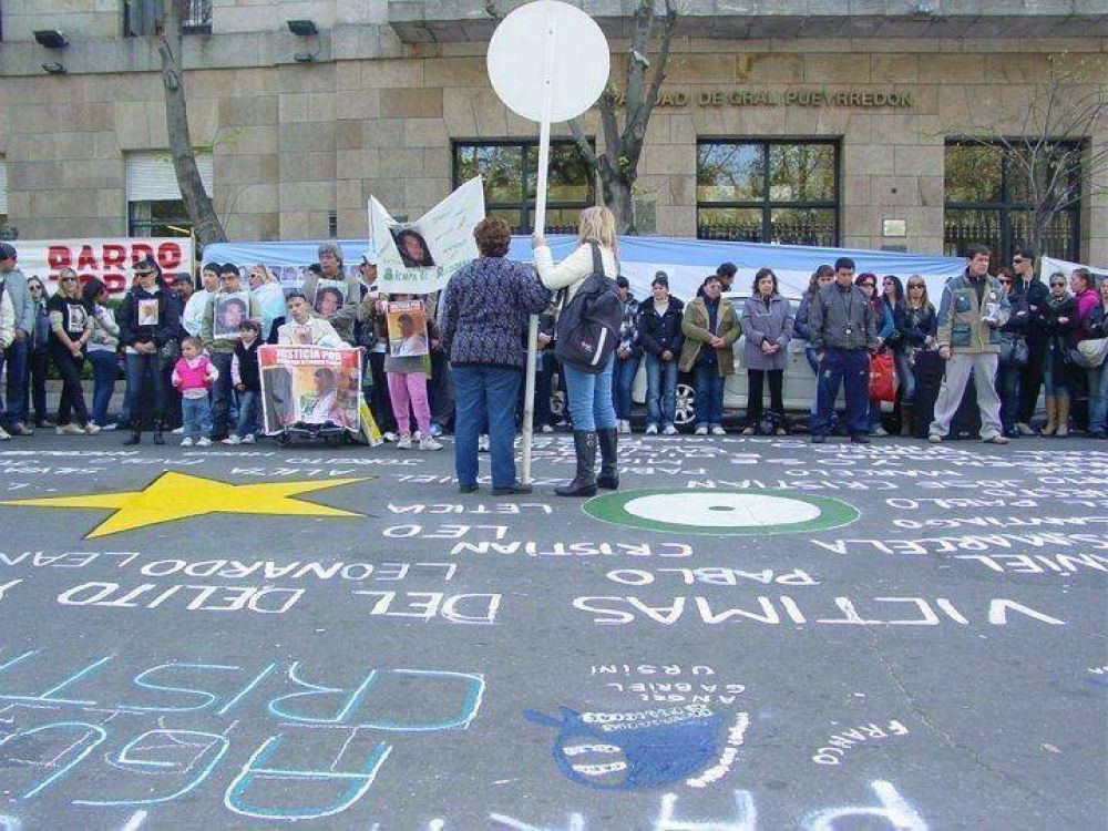 Familiares de V�ctimas del Delito indignados con el Intendente