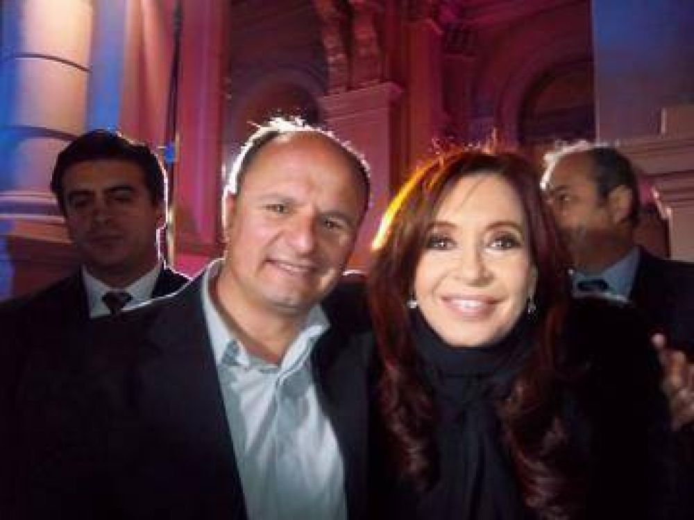 La Presidenta entreg� veh�culo a la Escuela Agropecuaria