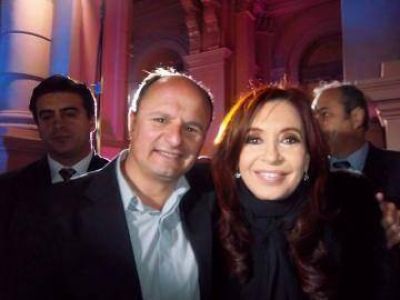 La Presidenta entreg� veh�culo a la Escuela Agropecuaria