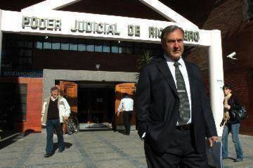 Accatino y Barbeito llegaron con escritos y listados