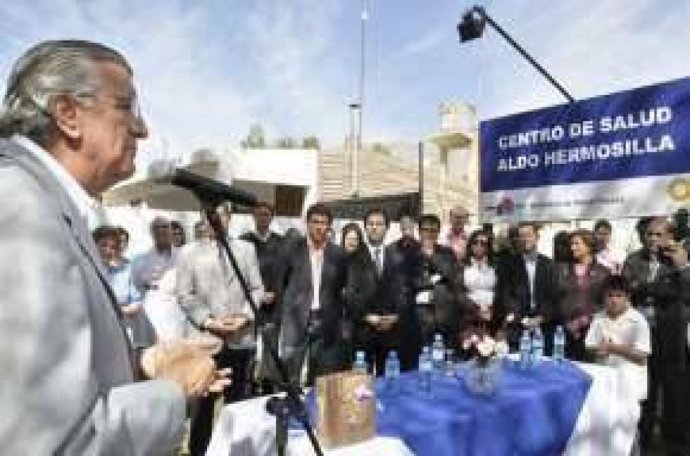 Al inaugurar la remodelaci�n del Centro de Salud Aldo Hermosilla, en Pocito, Gioja anunci� que el s�bado inaugurar� el Hospital Ventura Lloveras, en Sarmiento