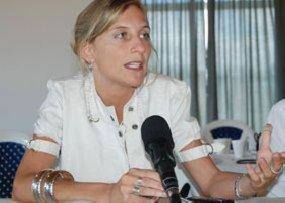 Si Poggi es electo gobernador, Daiana Hissa seguir� siendo ministra	