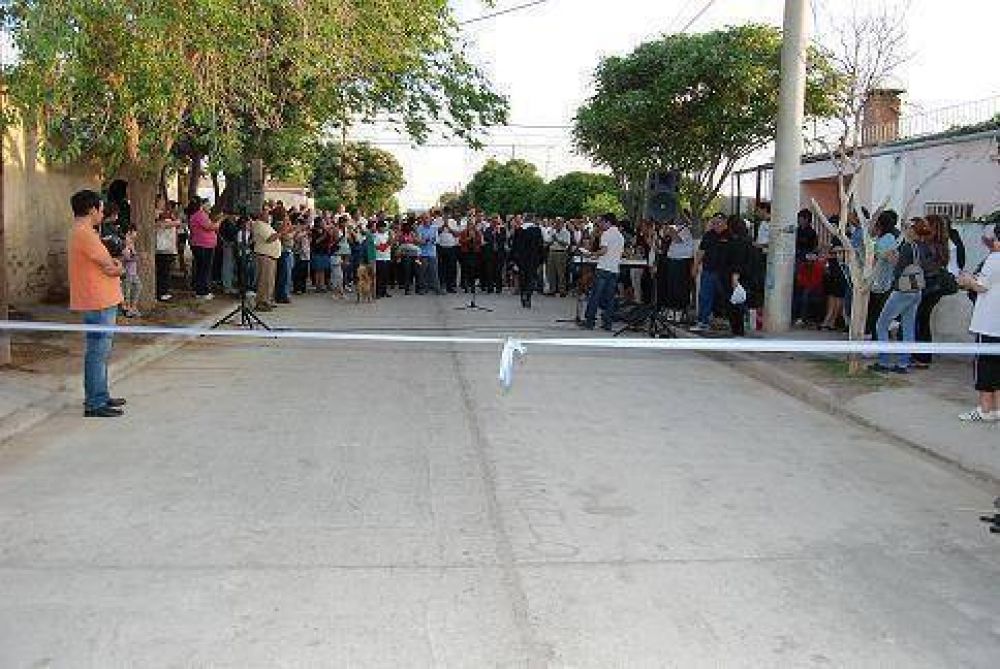 El Gobierno inaugur� 29 cuadras de asfalto en la Ciudad de San Luis