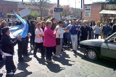 La Provincia descontar� a prestadores de Salud los d�as no trabajados