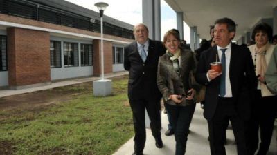 Una nueva escuela fue inaugurada en Paran�