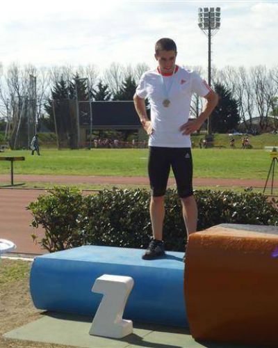 LUJ�N - JUAN PAIS�N OBTUVO UNA MEDALLA DE PLATA EN ATLETISMO