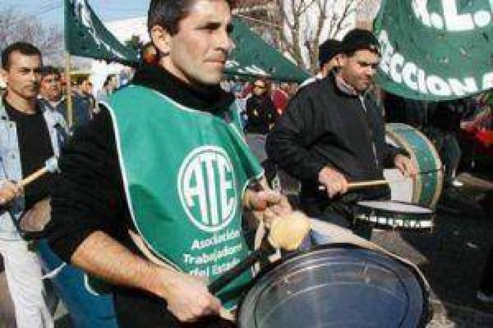 Estatales anunciaron otro paro contra Scioli 