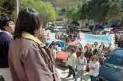 Seg�n qui�n lo mire, ayer el paro hospitalario fue un �xito o un fracaso 		