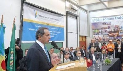 Scioli particip� en la UNLu de la 7ma.Jornada del Frente Nacional Peronista