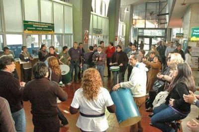 Suoem presiona por monotributistas y hoy resiente servicios en todas las reparticiones